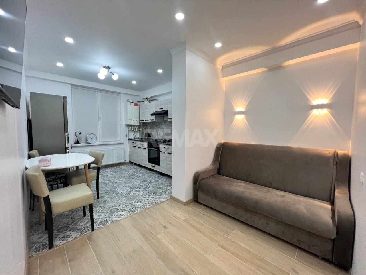 Apartament cu 3 camere de vânzare - Poză 6
