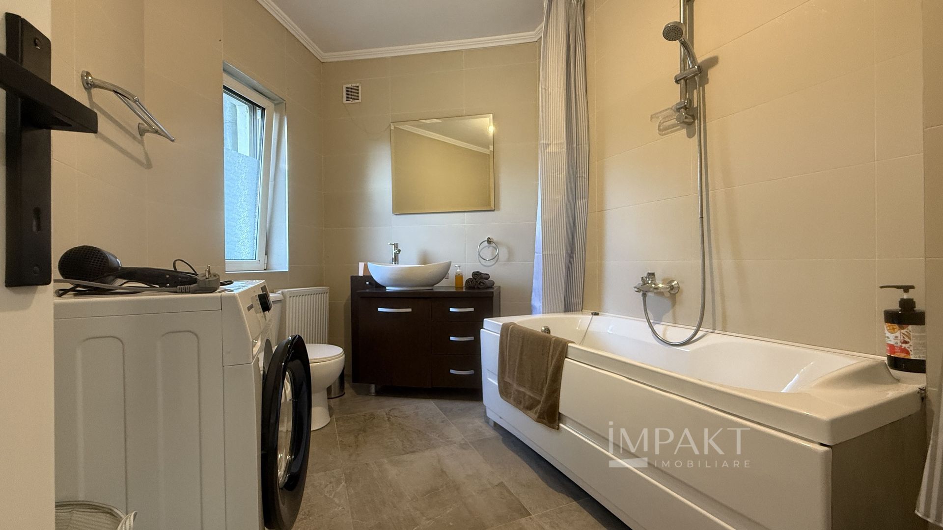 Apartament cu 3 camere si curte in Vila langa Parcul Central - Poză 7