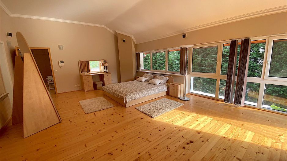 Generoasa si spatioasa - Poză 5