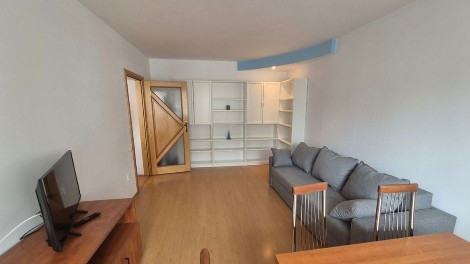 Închiriez apartament cu 3 camere,  centru - Poză 2