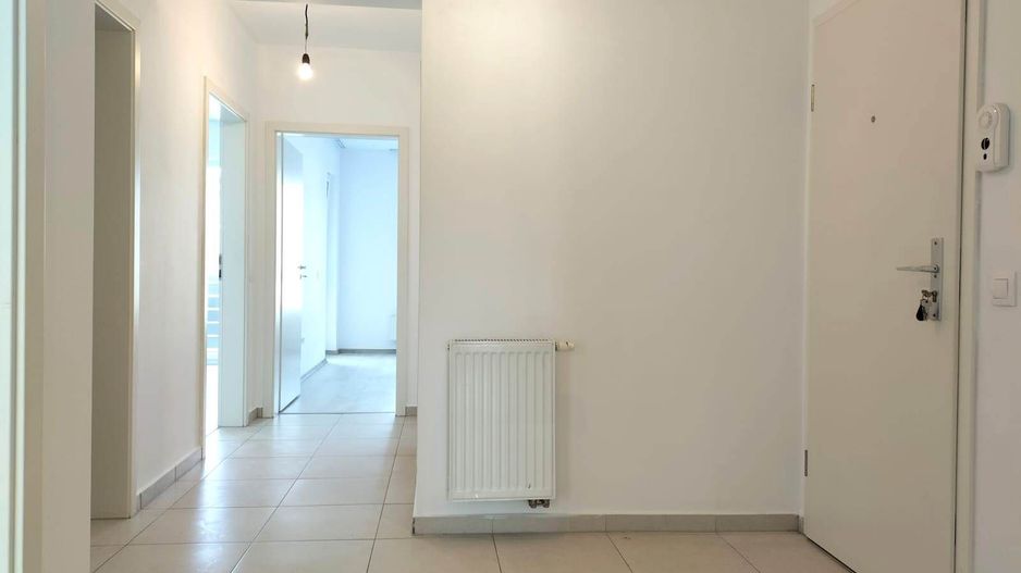 Vindem apartament 3 camere complet renovat cu vedere pe 2 parti - Poză 1