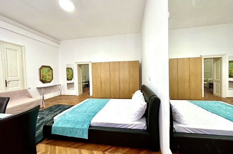 Apartament central, 4 camere - renovat - Poză 1