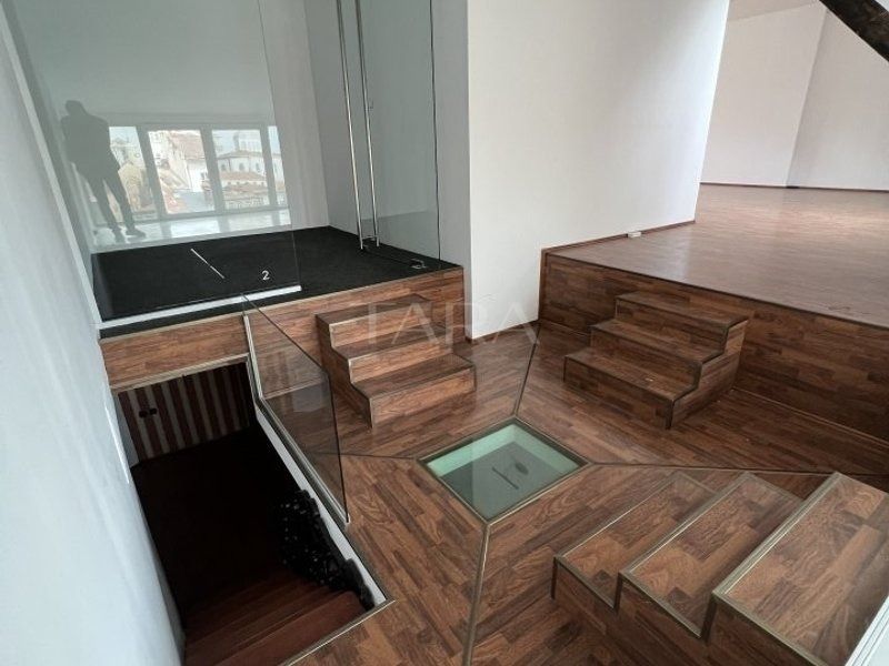 Apartament de vânzare cu 4 camere in zona Ultracentrala - Poză 2