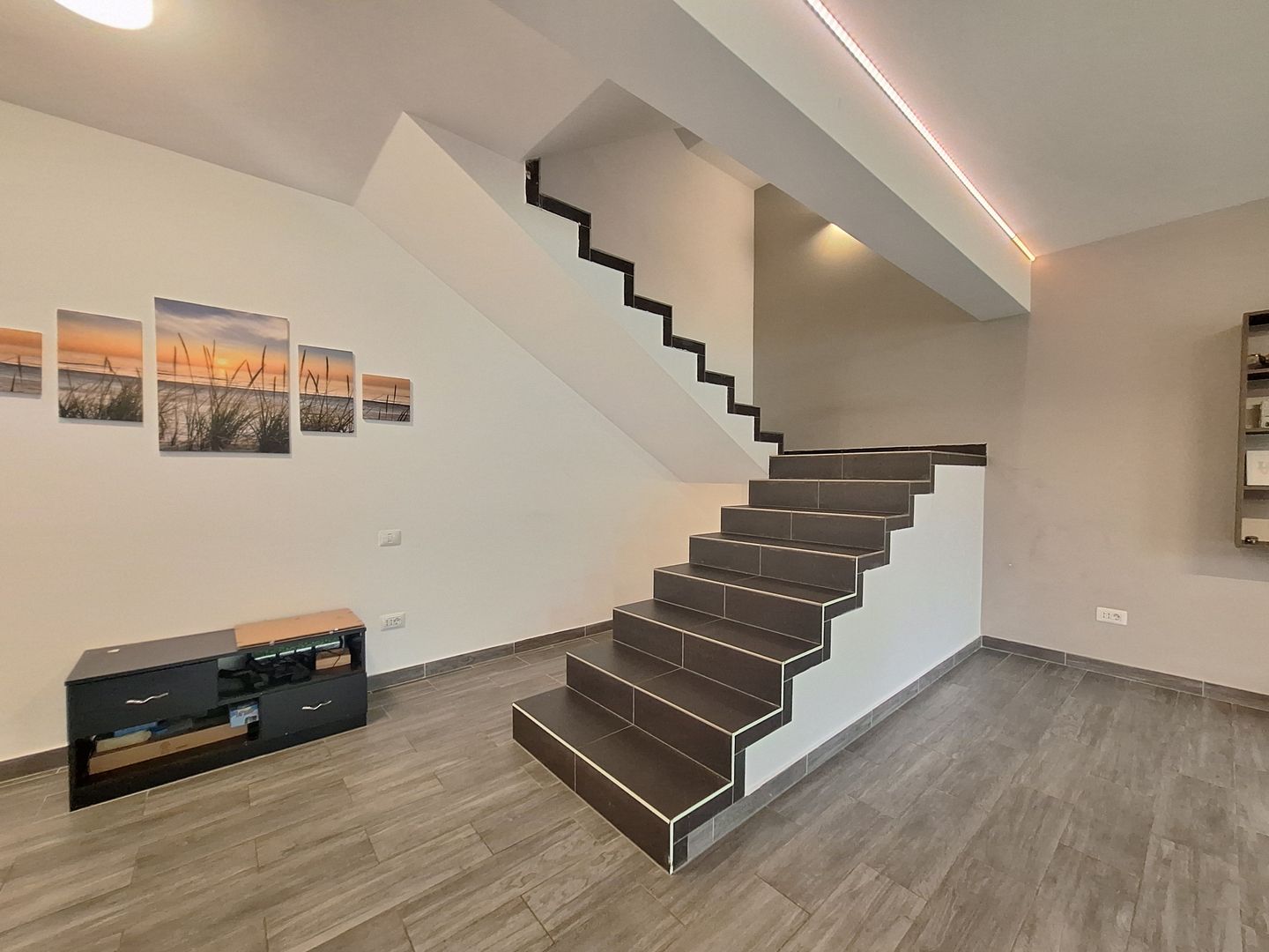 Duplex 4 cam 3 bai parcare&curte Prelungirea Ghence str. Maracineni - Poză 4