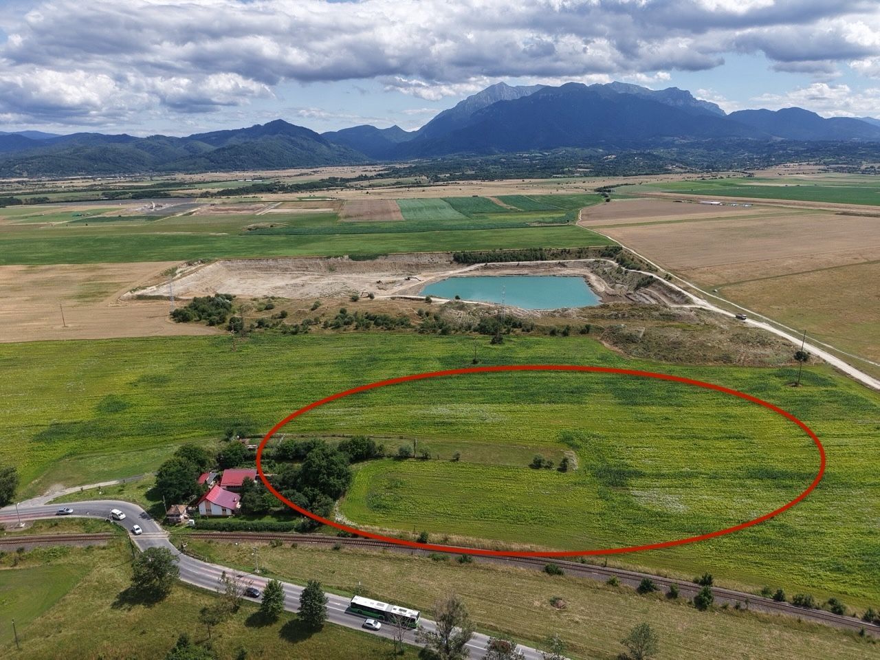 TEREN 5.001 MP – POZIȚIE EXCEPȚIONALĂ LA IEȘIREA DIN ZĂRNEȘTI - Poză 2