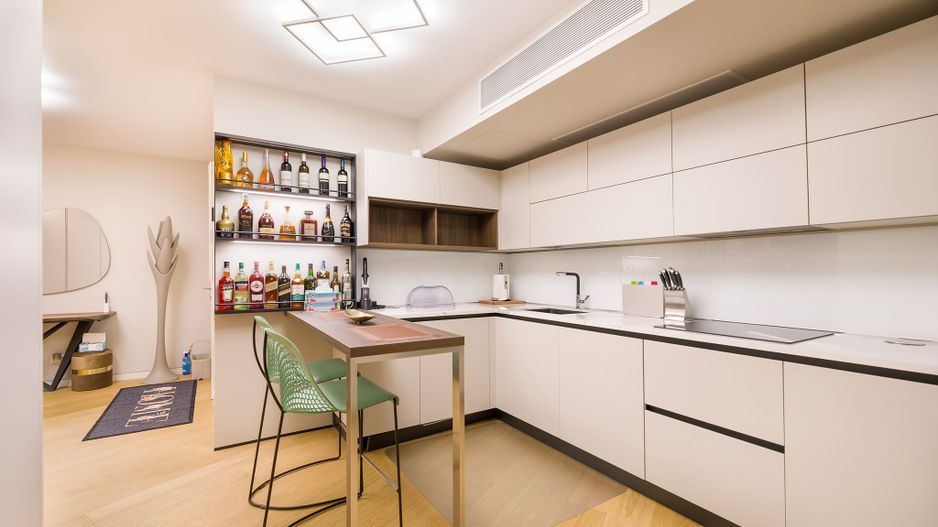 Apartament deosebit 4 camere complet mobilat si loc de parcare inclus - Poză 4