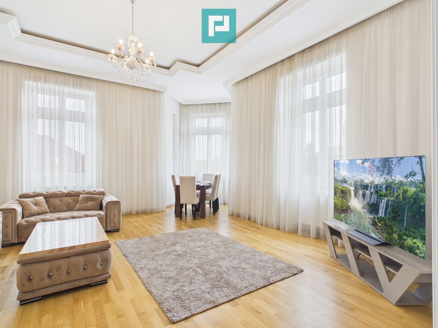 Apartament deosebit în clădire istorică central - Poză 2