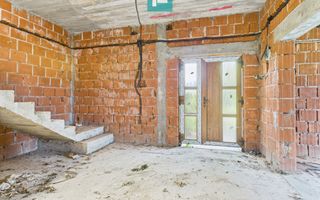 Casă la roșu, P+1, în localitatea Beliu, Arad - Poză 2