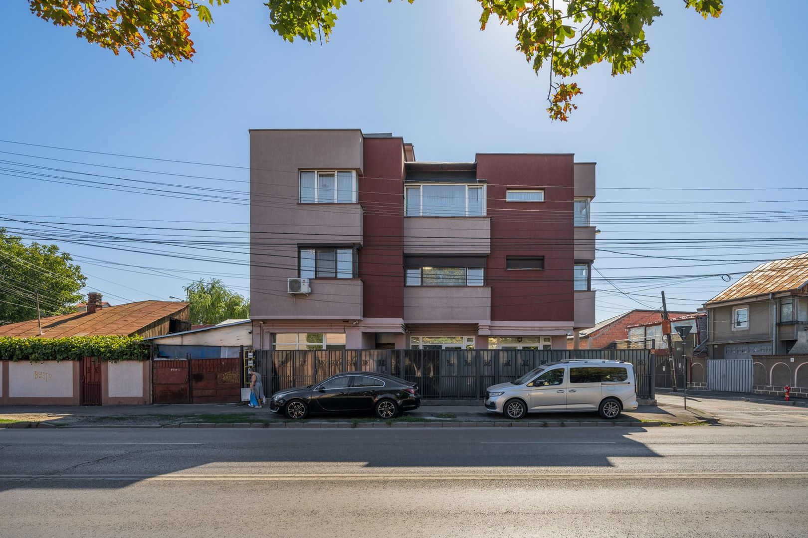 SI CASA SI AFACERE totul sub același acoperiș in Sector 5/Sălaj - LIDL - Poză 1