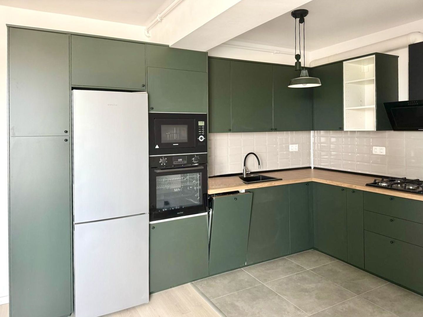 Apartament 3 camere, prima închiriere, primitor, Lipovei, lângă pădure - Poză 4