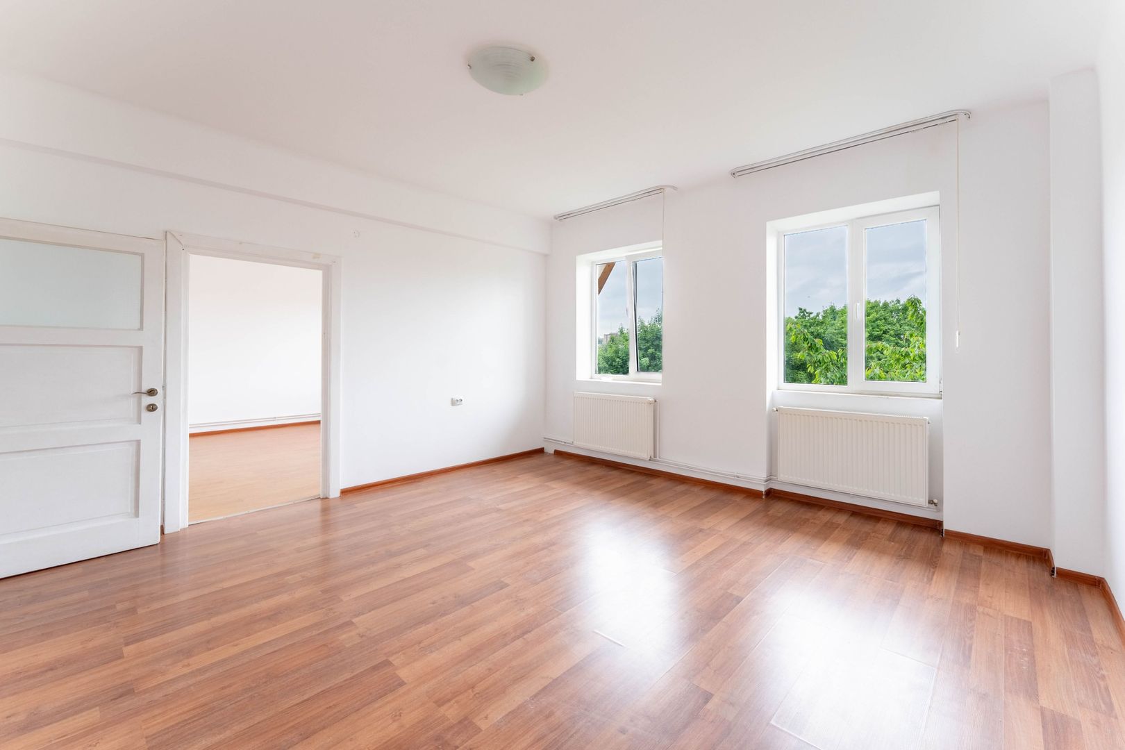 Super oferta, apartament 2 camere! - Poză 1