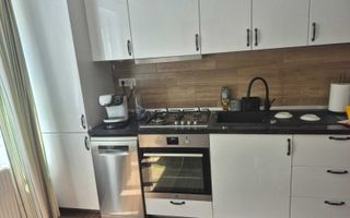 Închiriez apartament cu 3 camere, poziție centrală, aproape de complexul Palas. - Poză 3