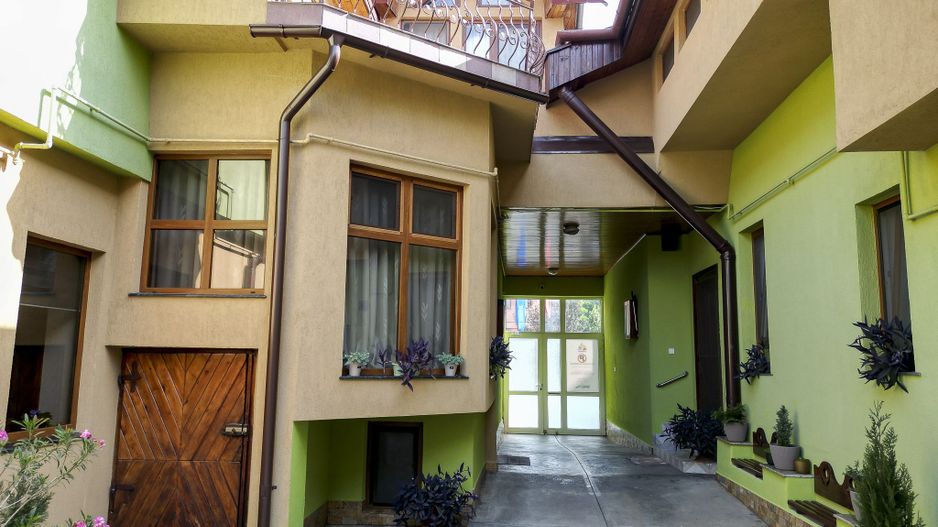 Vilă cu 7 dormitoare Centru, Arad - Poză 2