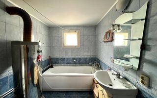 Casă cu teren 400 mp în oraș Gura Humorului - Poză 5