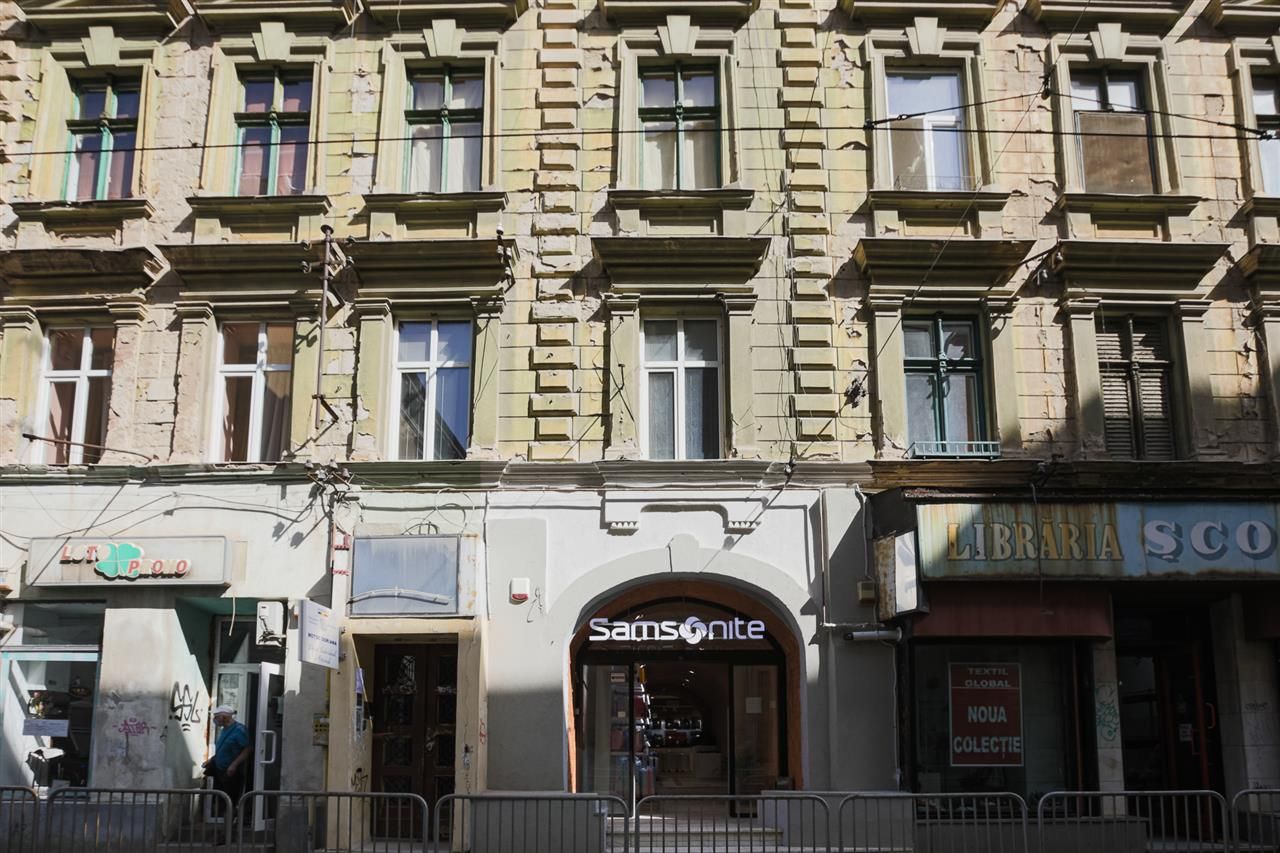 Sub mantia arhitecturala istorica a Cetatii Timisoarei, Spatiu comercial - Poză 32