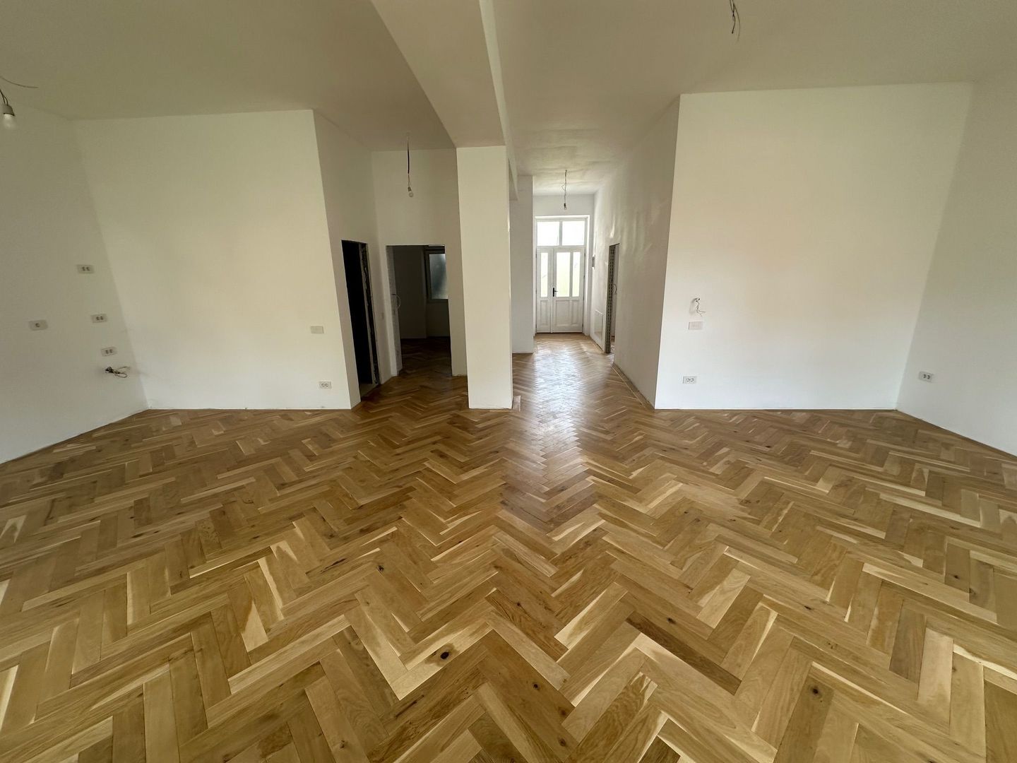 Apartament renovat în clădire istorică - are garaj - Poză 8
