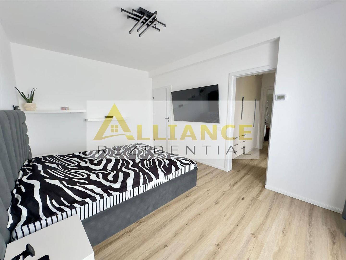 Casa Individuala - 5 camere - 2 bai - 300 mp teren - Poză 9