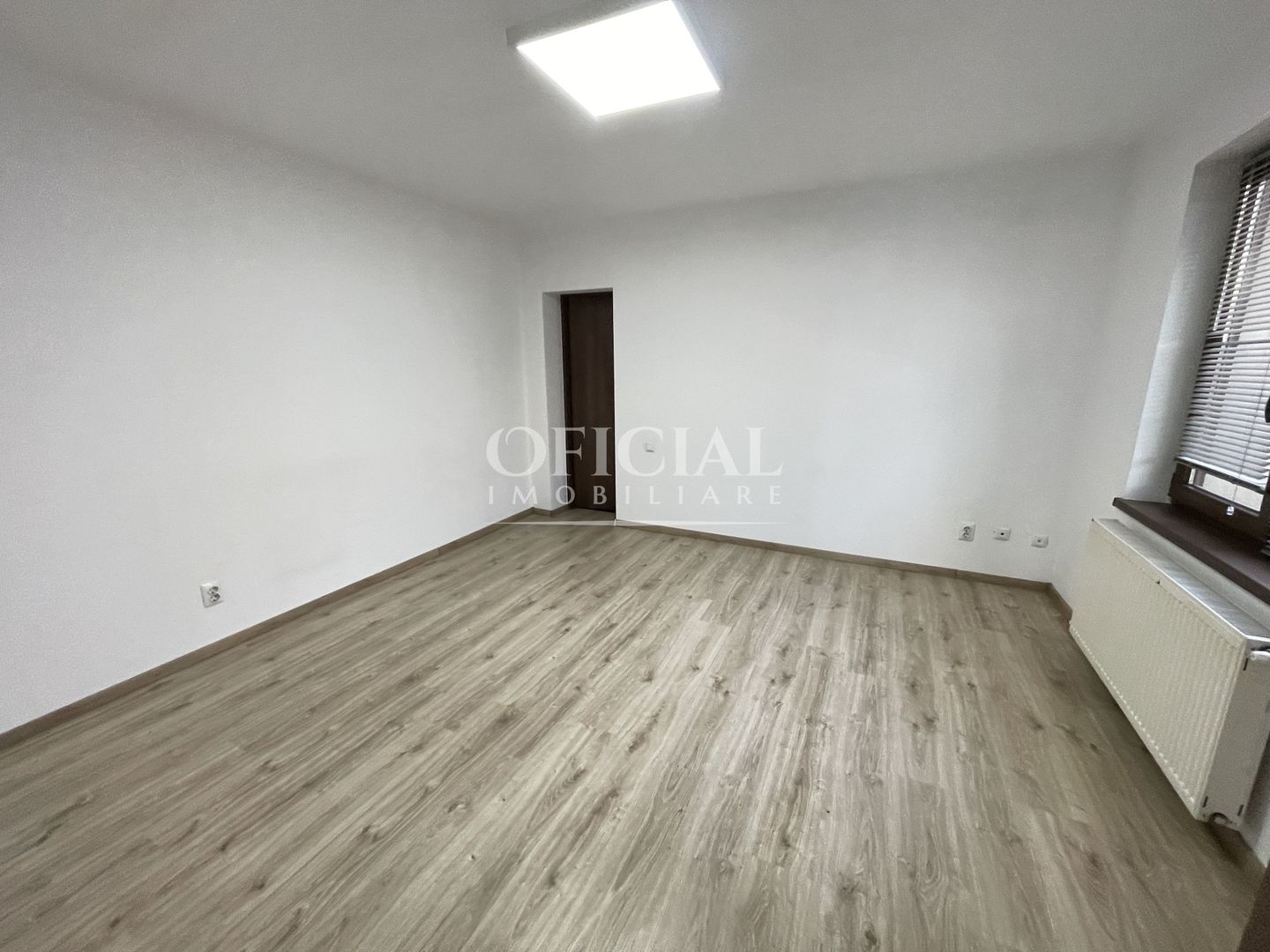 Spatiu Birouri | Salon | Showroom | Parcare | Zona Auto Gara C. Coposu - Poză 3