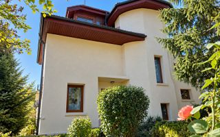 Vilă cu 8 camere de vânzare, piscina, livada, iesire la Balta Pasarea - Poză 2