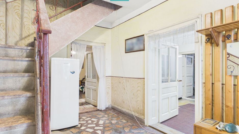 Casă cu 4 camere și teren de 2880 mp în Fiscut - Poză 3