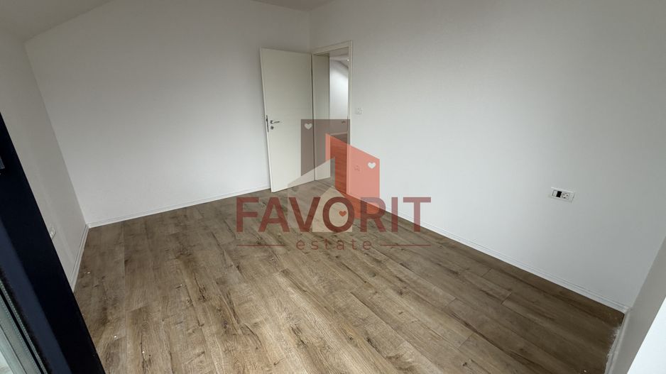 Spatios. Bucatarie inchisa. 2 balcoane. - Poză 10