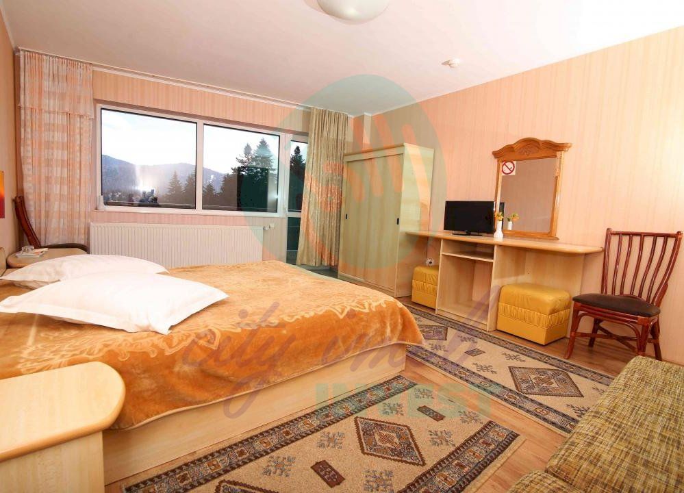 Vila cu 24 de camere cu priveliste superba ideal investitie in PREDEAL - Poză 20