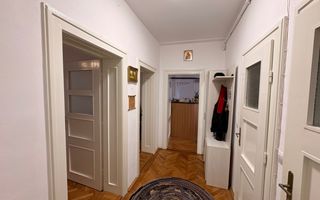 Apartament decomandat 70 mp utili 2 bai pivnita si curte 58 mp Central - Poză 1