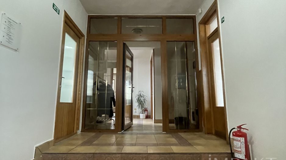 Clădire cu destinație comercială, situată într-o zonă Centrala! - Poză 5