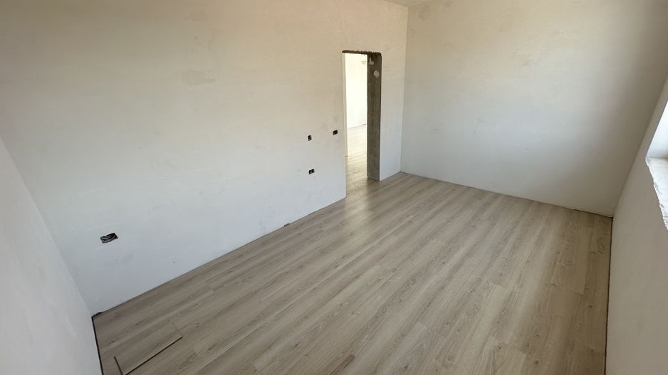Apartment bloc nou cu lift si loc de parcare inclus - Poză 3