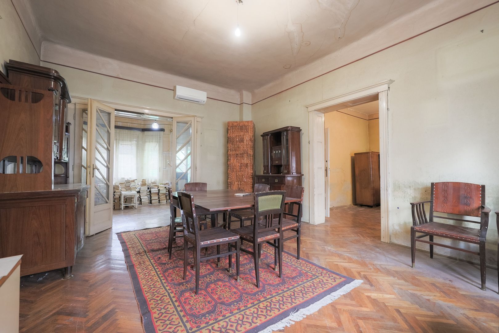 VILĂ INTERBELICĂ CU TEREN GENEROS ȘI SPAȚIU COMERCIAL . VÂRFUL CU DOR - Poză 5