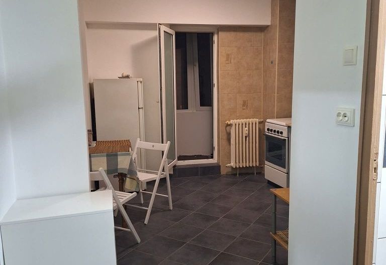 Închiriez garsonieră spațioasă Piața Muncii, bloc anvelopat, metrou - Poză 6