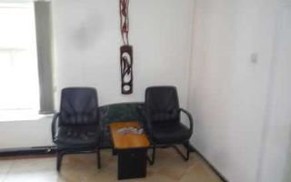 Casa cu trei camere  la curte de inchiriat. - Platinia - Poză 4