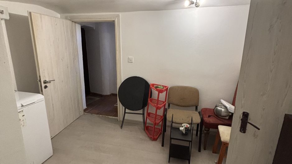 Apartament 2 camere,curte comuna/4 proprietari - Poză 12