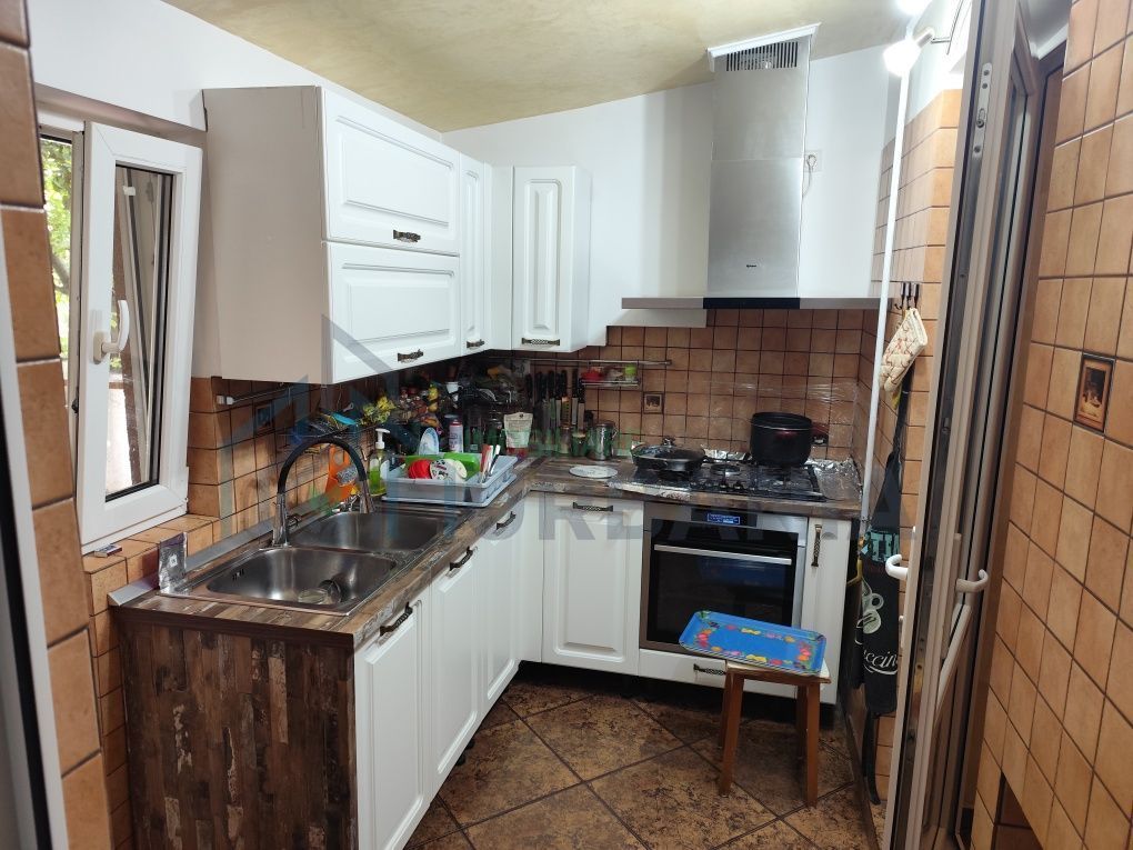 Vilă în Valea Adâncă, 5 camere, la 800 m de Aleea Tudor Neculai – Dormitor la parter - Poză 4