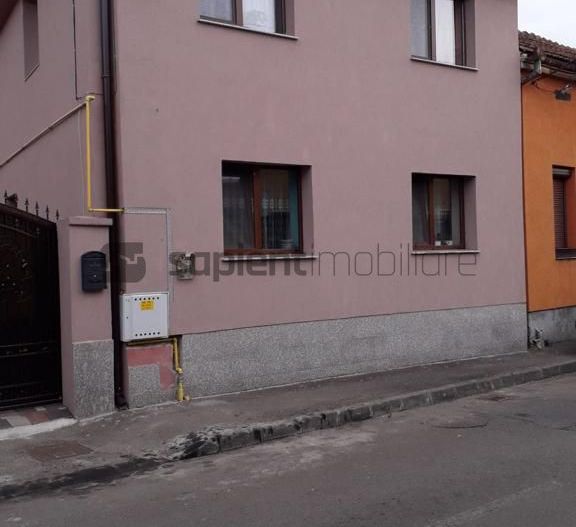 Sapient | Casa cu 2 nivele in Oradea - Poză 1