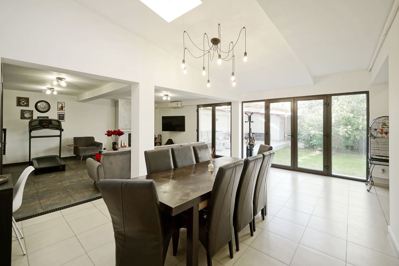 Ideal gradinita P+2, 8 cam, 6 dormt 6 bai, 3 garaje teren 650 mp, - Poză 35