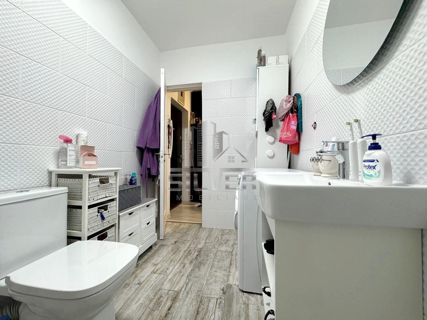Apartament cu 2 camere+terasa de 23.6 mp/zona străzii Eroilor. - Poză 12