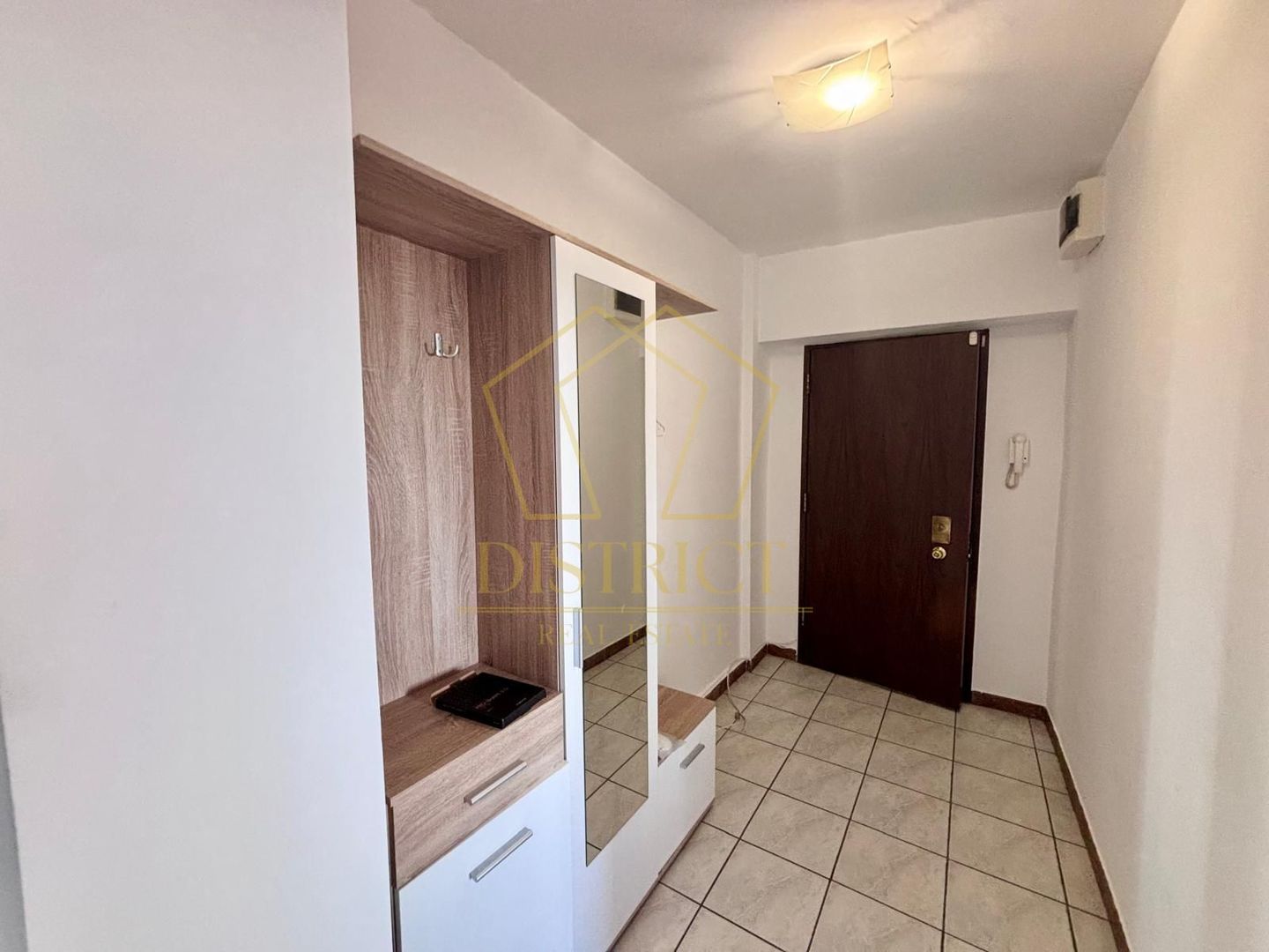 Apartament spatios cu 4 camere si terasa | Modern - Poză 12