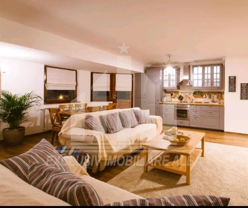 Apartament cu 3 camere de vanzare, Centru - Poză 3