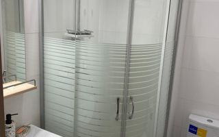 3 camere intr-o cladire cu arhitectura deosebita - Poză 7