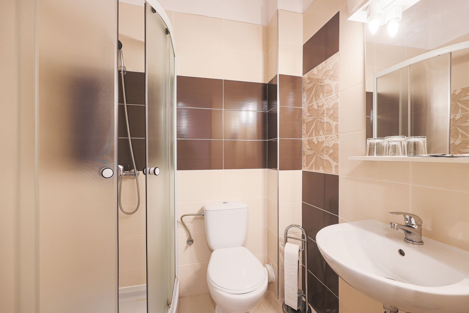 Flexibilitate într-o locație cheie, ideală pt hotel, cămin, clinică. - Poză 22