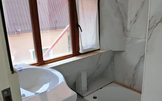 Vila cu 10 camere,pretabil compartimentare in 2 unitati separat,ASTRA. - Poză 8