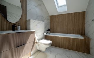 Casa Episcopia cu 774 mp teren, 4 dormotoare - Poză 2