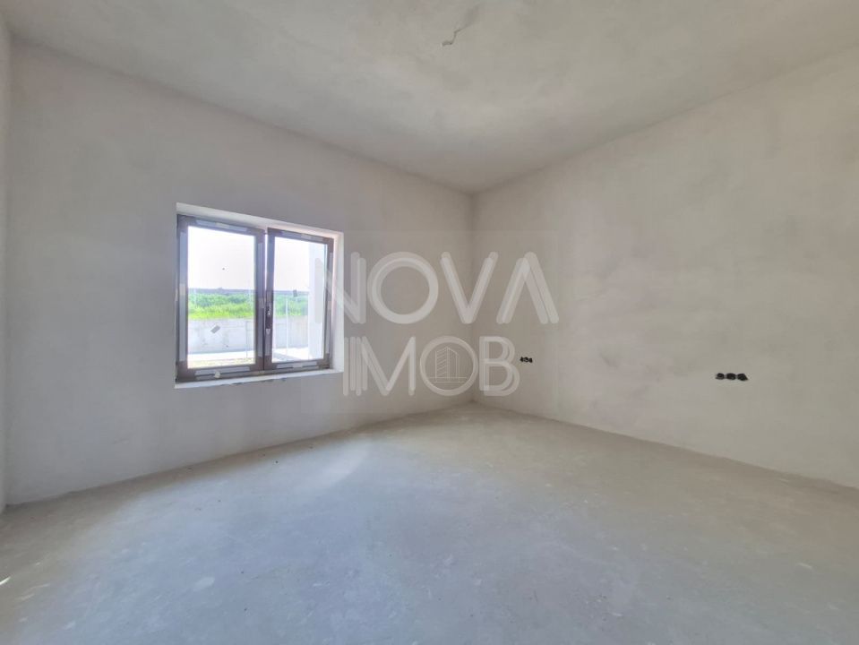 Casa generoasa cu 5 camere, 2 bai, dressing si parcare – Sura Mica - Poză 12