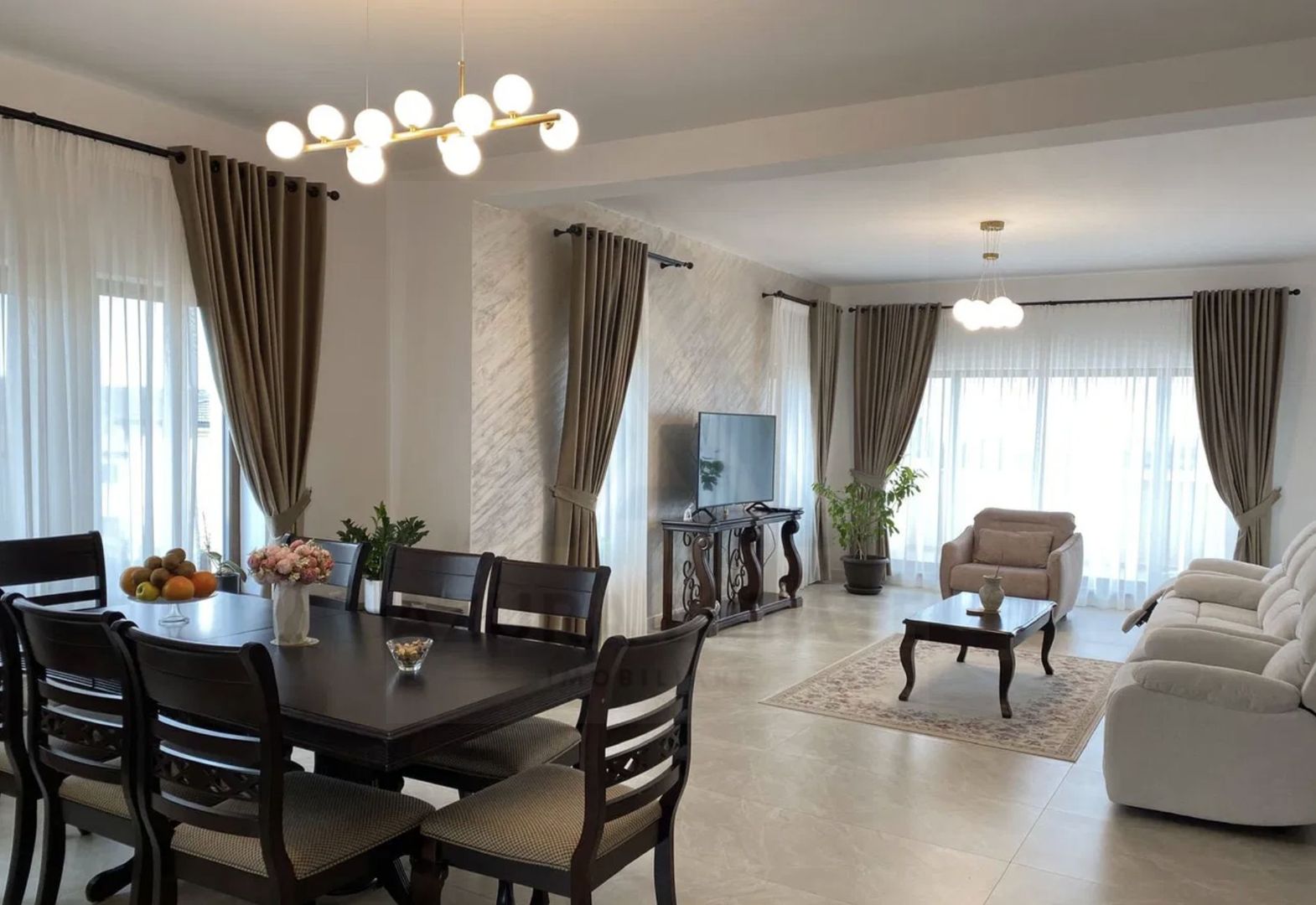 Casa ultrafinisata 199 mp utili garaj si teren 410 mp in Cisnadioara - Poză 2