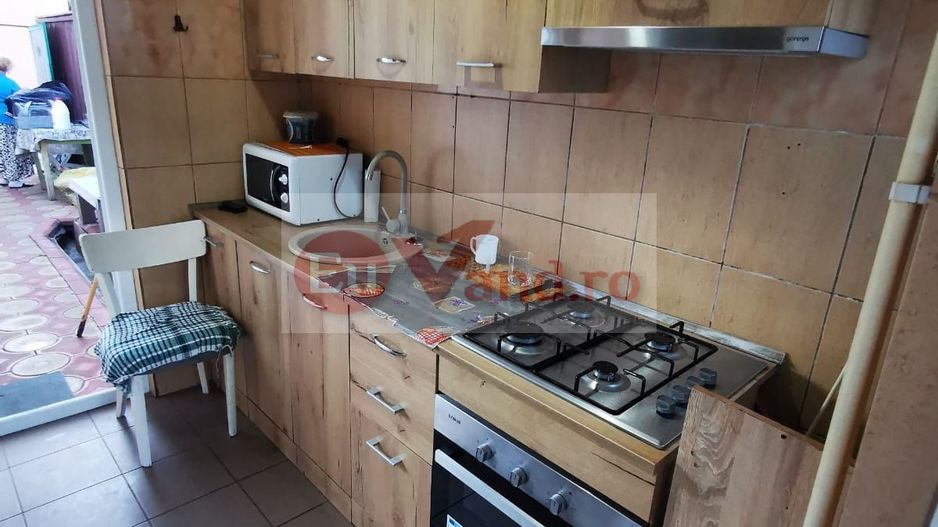 De inchiriat casa cu 2 camere, strada Romana, 300 euro - Poză 1