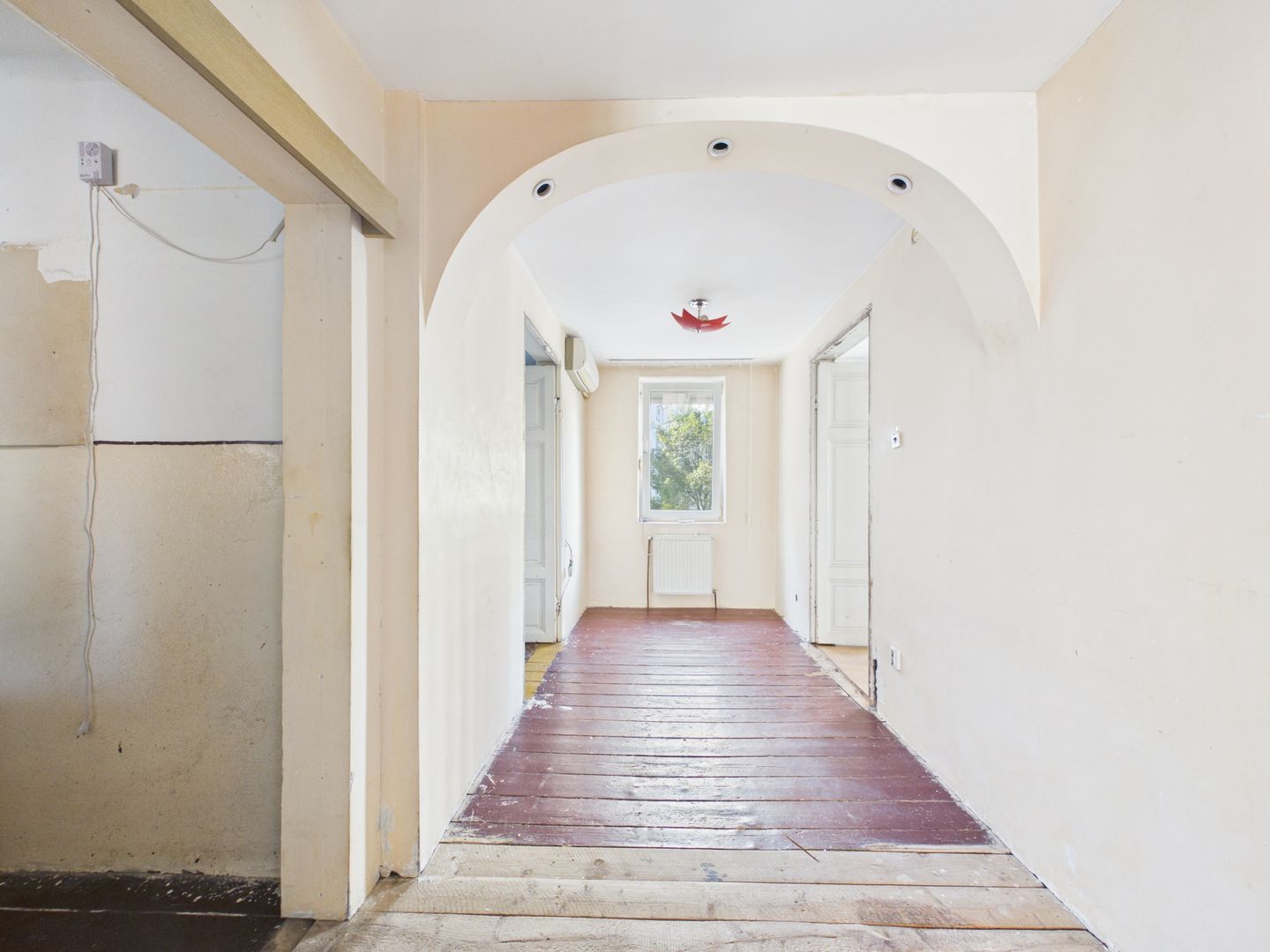 Casa cu 8 camere de vanzare | rezidential si comercial | Nerva Traian - Poză 12