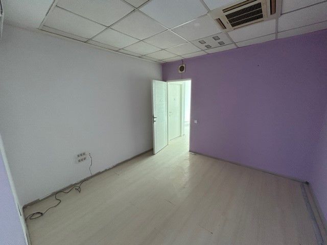 Inchiriere cladire moderna pentru clinica privata sau birouri - Poză 22