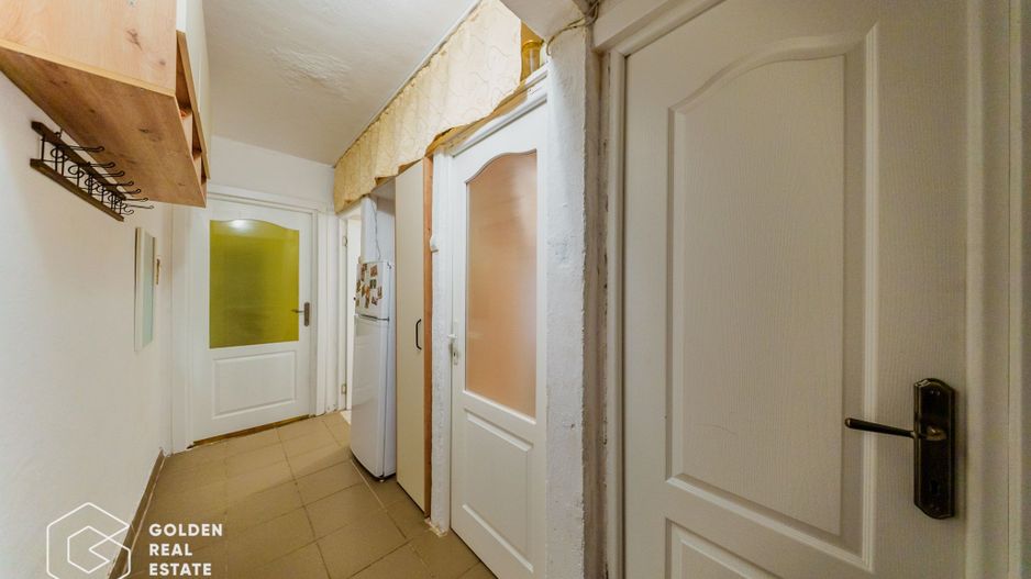 Apartament  4 camere, etaj 1, zona Vlaicu, centrală proprie, loc de parcare - Poză 9