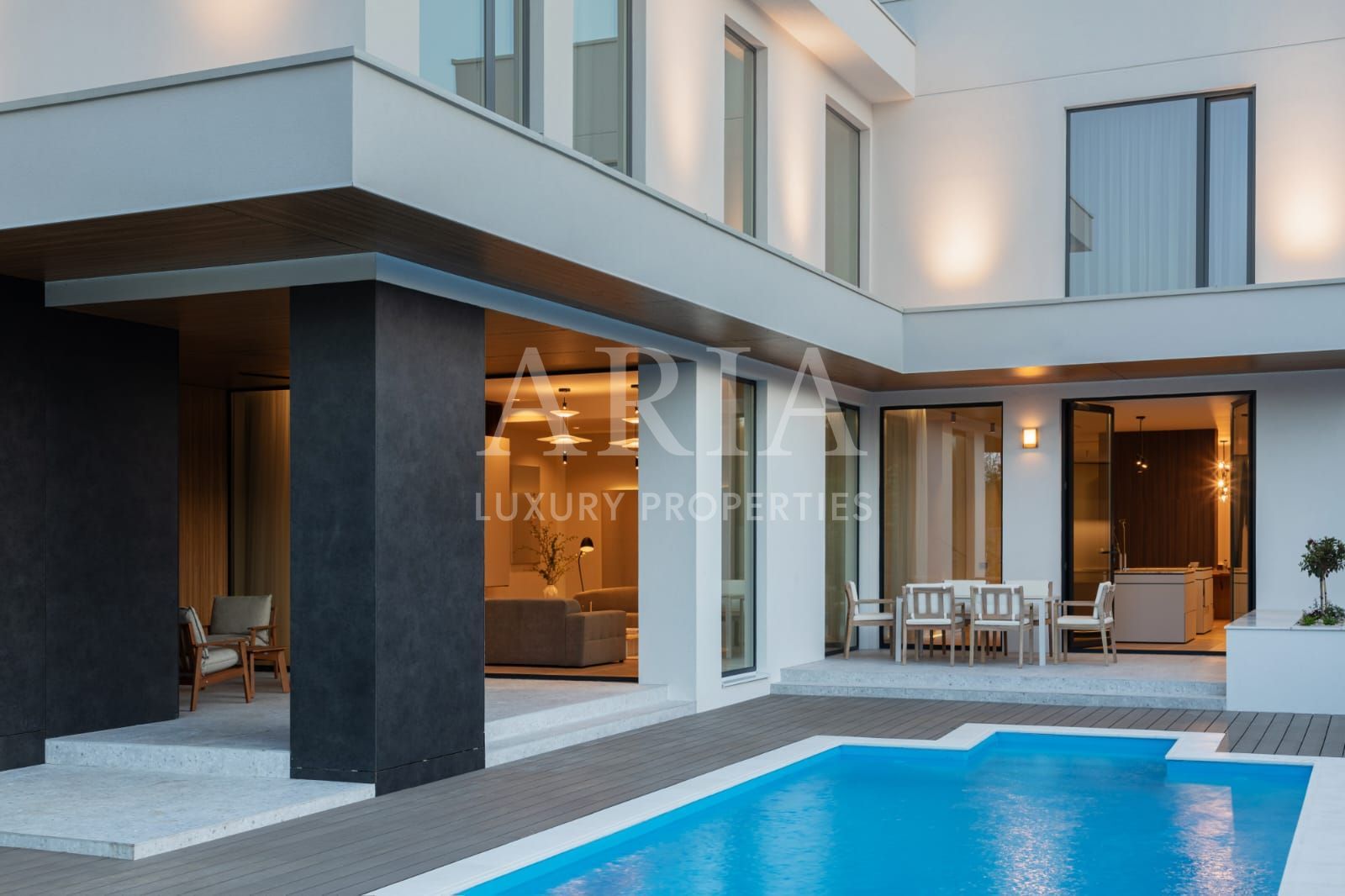 REZIDENȚĂ CONTEMPORANĂ CU DESIGN ICONIC | POZE REALE | - Poză 3